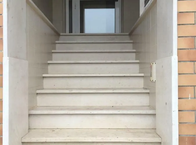 De Standing Apartment *